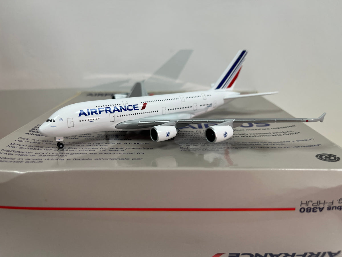 ◢Air　France／Airbus／a380新品ダイキャストModel Amazon.com: QIYUMOKE A380 France 1/160 Large Scale Airplane