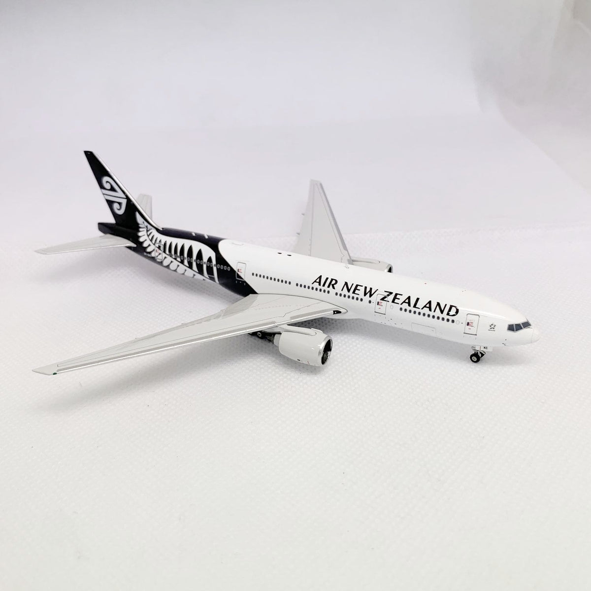 Air New Zealand B777-200ER ZK-OKC Phoenix 1:400 – Diecastbird 