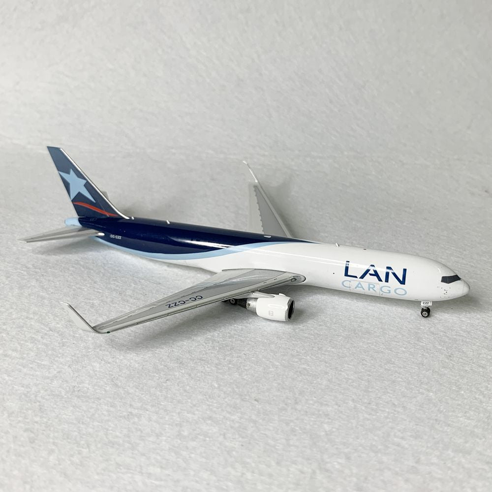 LAN Cargo B767-300ER CC-CZZ Phoenix 1:400 – Diecastbird