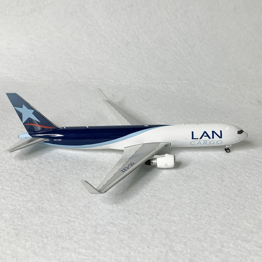 LAN Cargo B767-300ER CC-CZZ Phoenix 1:400 – Diecastbird