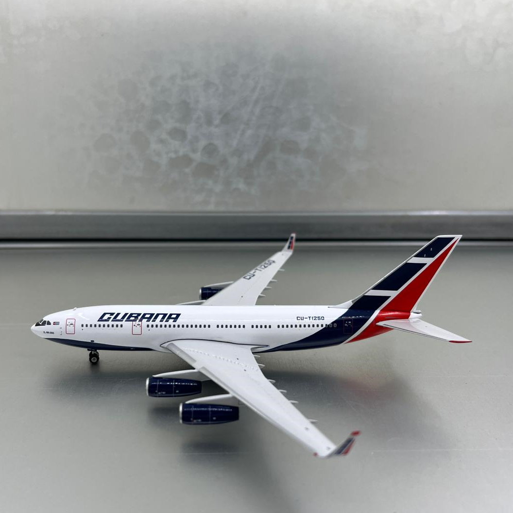 Cubana IL-96-300 CU-T1250 Phoenix 1:400 – Diecastbird Plane Model 