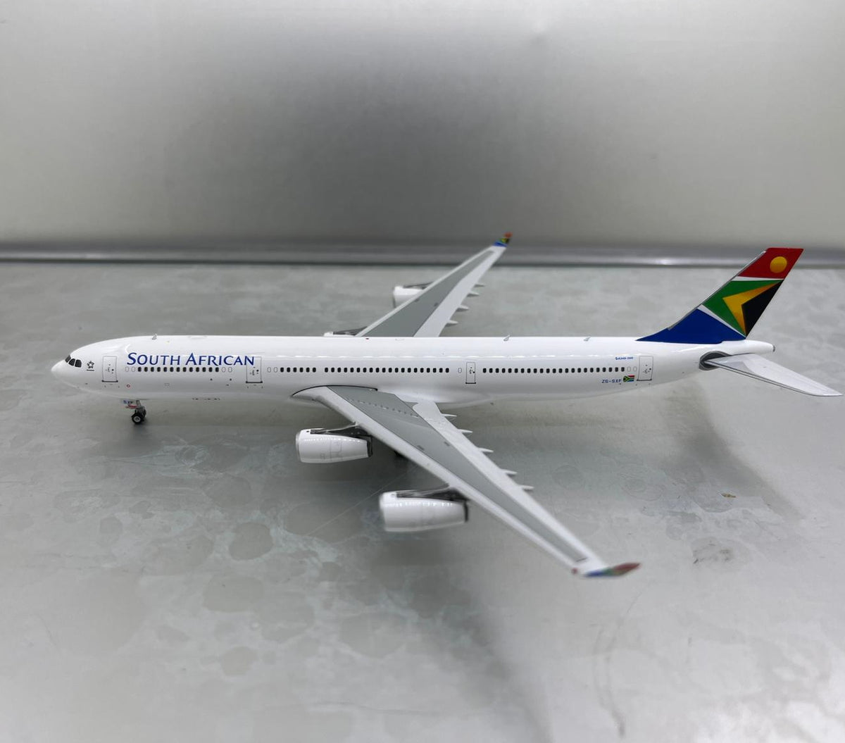 【新品】South African 南アフリカ航空 エアバスA340-300模型 新品】South African 南アフリカ航空 エアバスA340-300模型