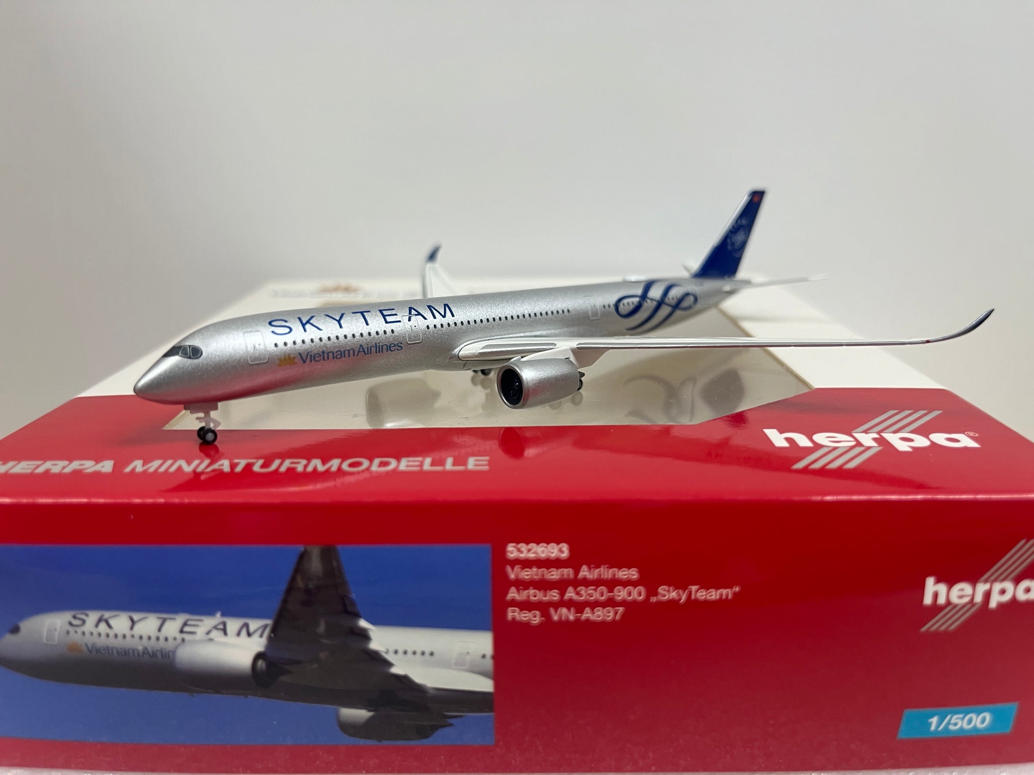 Vietnam A350-900 Skyteam VN-A897 Herpa 1:500