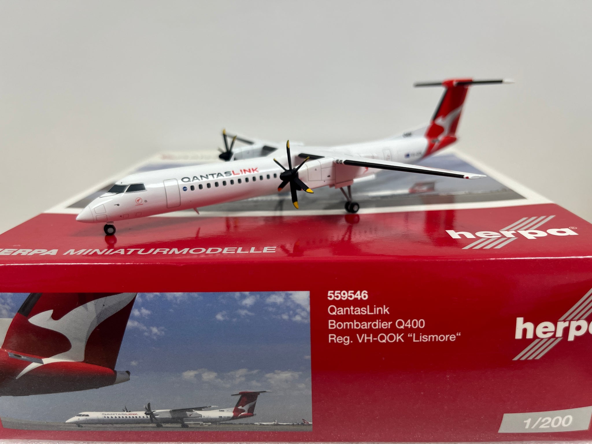 Qantas Q400  VH-QOK Herpa 1:200