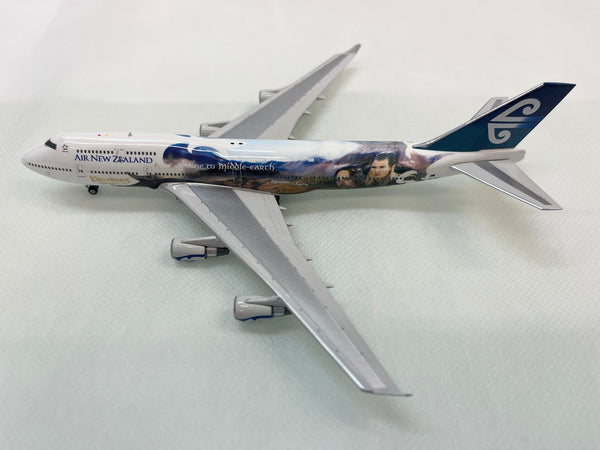 Air New Zealand B747-400  ZK-SUJ The Lord of the Rings Phoenix 1:400
