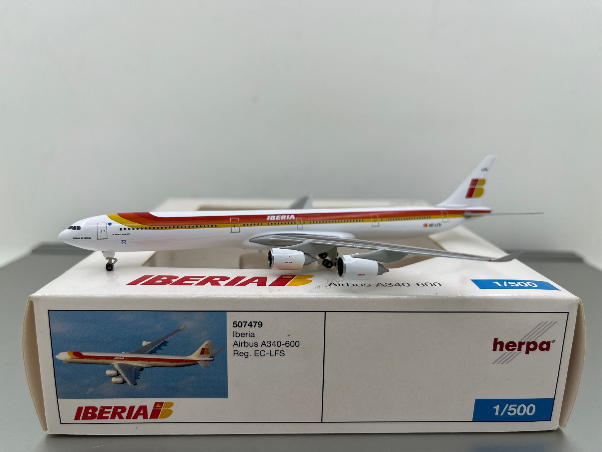 Iberia A340-600 EC-LFS  Herpa  1:500