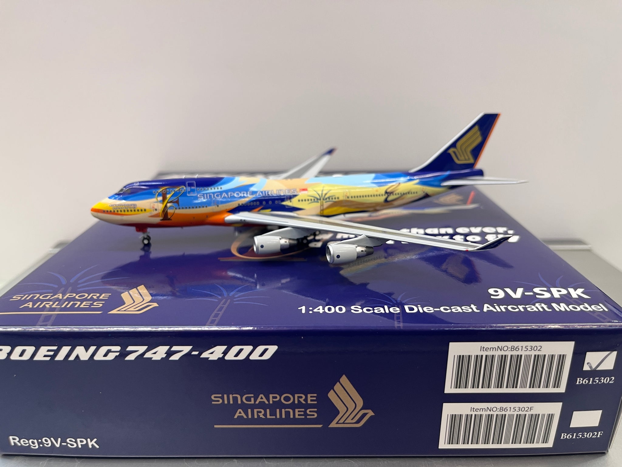 HX model 1:400 Singapore Airlines B747-400 9V-SPK B615302