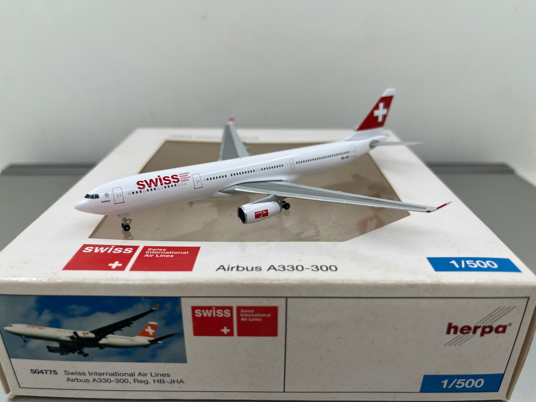 Swiss International Airline A330-300 HB-JHA  Herpa  1:500