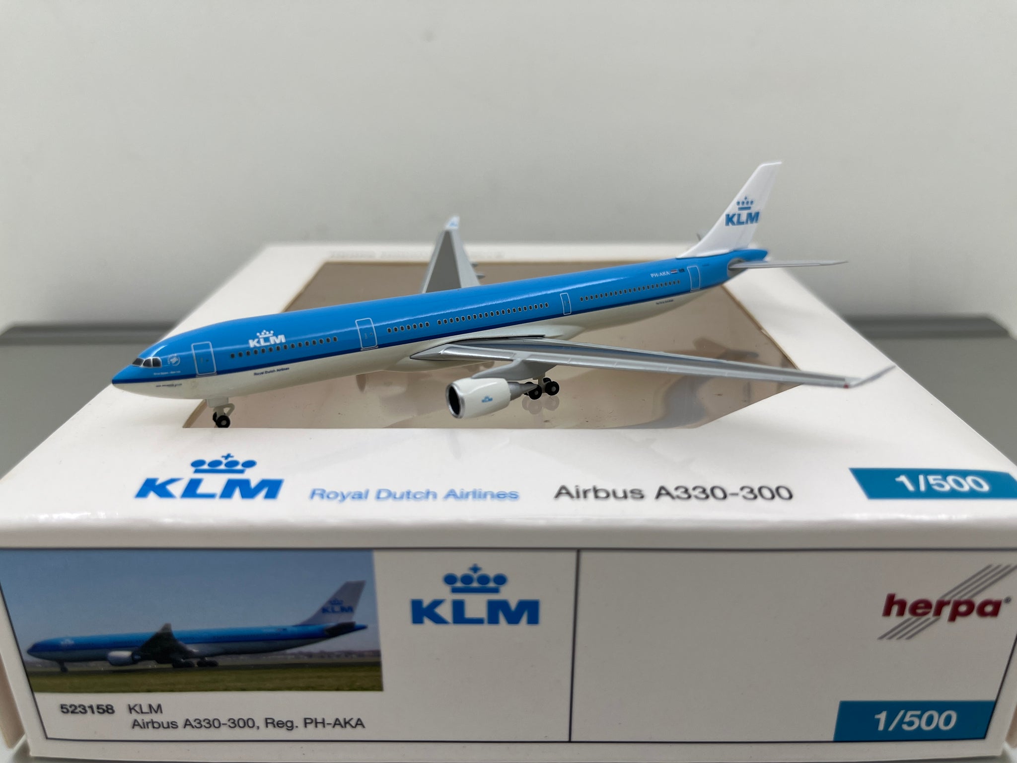 KLM A330-300 PH-AKA  Herpa  1:500