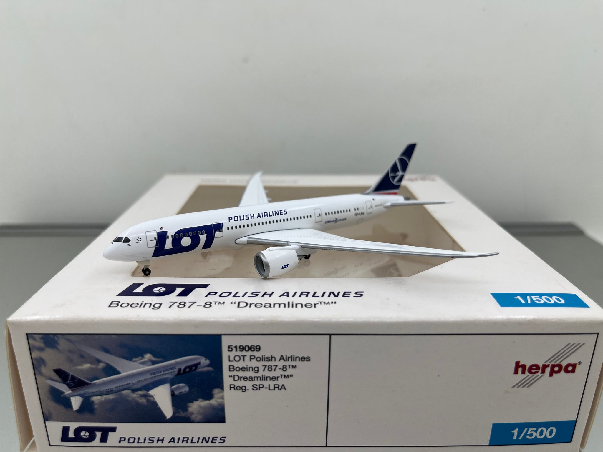LOT B787-8 SP-LRA  Herpa  1:500