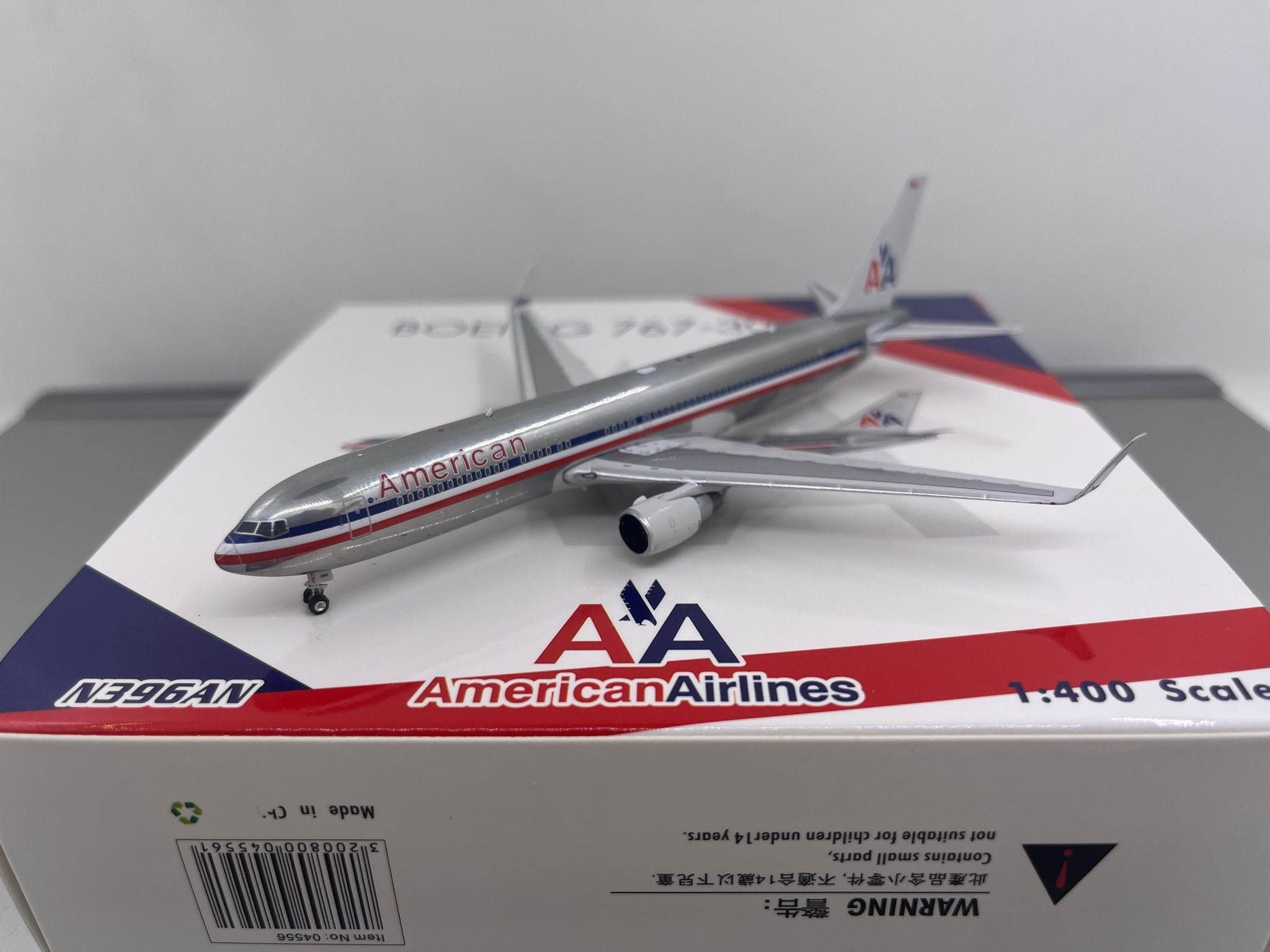 American B767-300ER N396AN  Phoenix 1:400