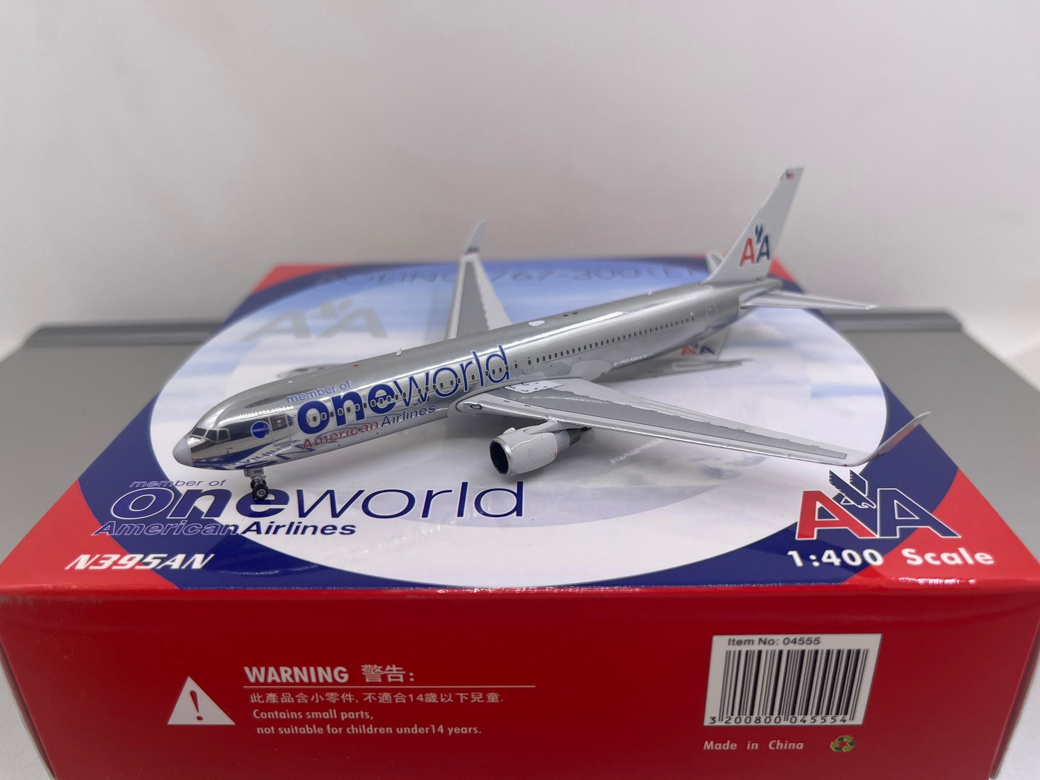 American B767-300ER N395AN One World Phoenix 1:400