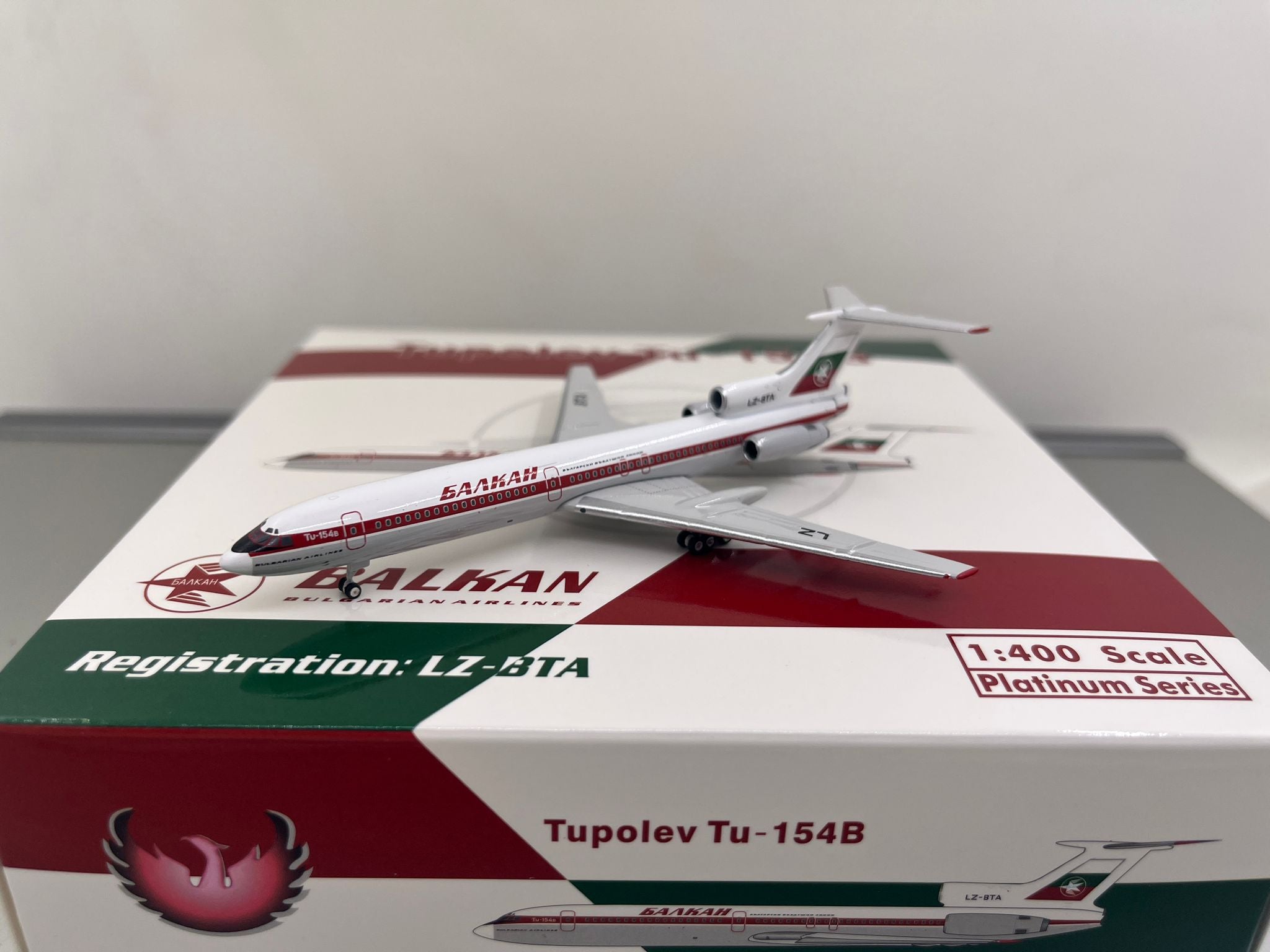 Balkan Bulgarian TU-154B LZ-BTA  Phoenix 1:400