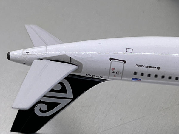 Air New Zealand A320-200 ZK-OXA Phoenix 1:400 10795