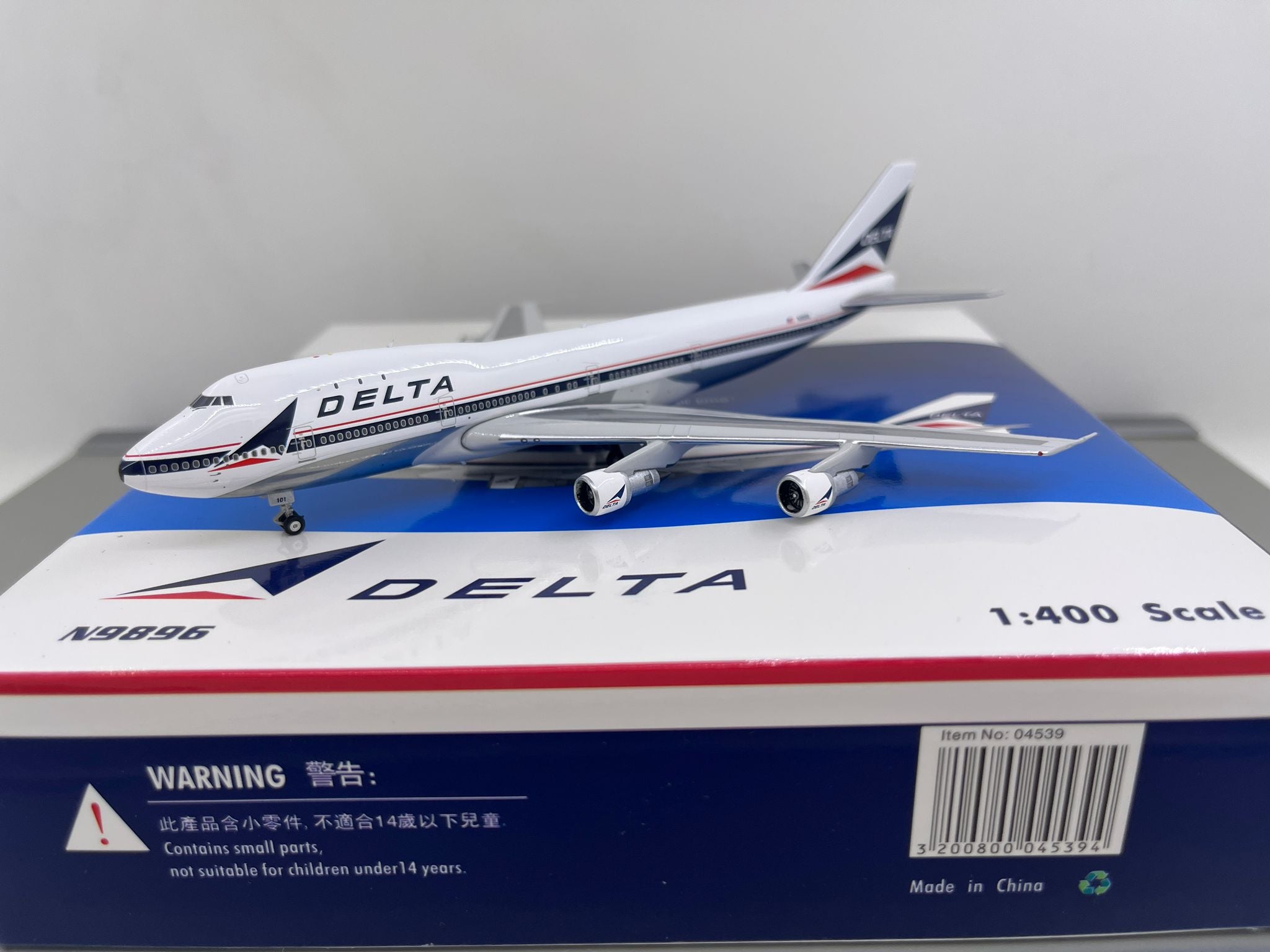 Delta B747-100 N9896  Phoenix 1:400