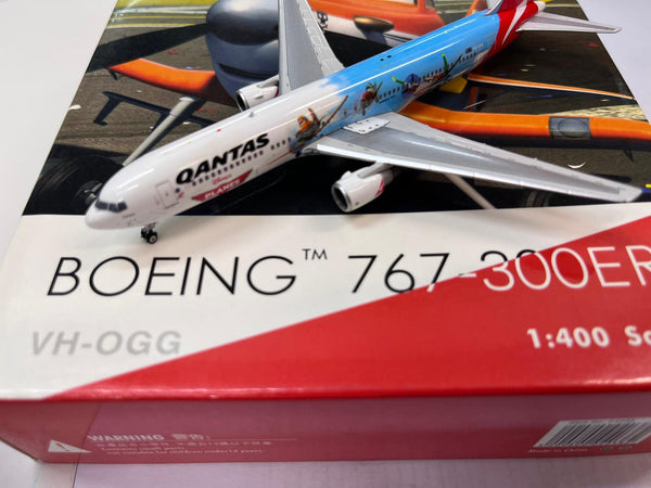 Qantas B767-300ER Pixels VH-OGG Phoenix 1:400