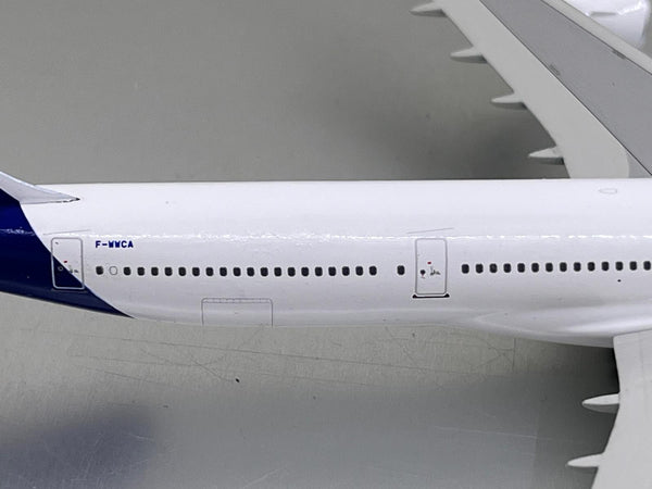 AirBus A340-600 F-WWCA Phoenix 1:400 with defects special price
