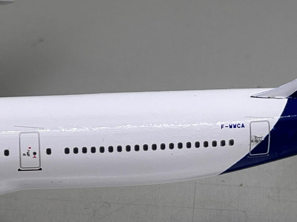 AirBus A340-600 F-WWCA Phoenix 1:400 with defects special price