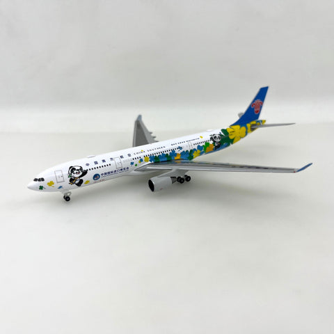 China Southern Airlines A330-300 International Import Expo B-5940 Herpa 1:500