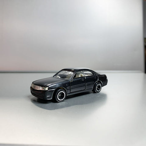 Takara Tomy Tomica no.32 Nissan Gloria