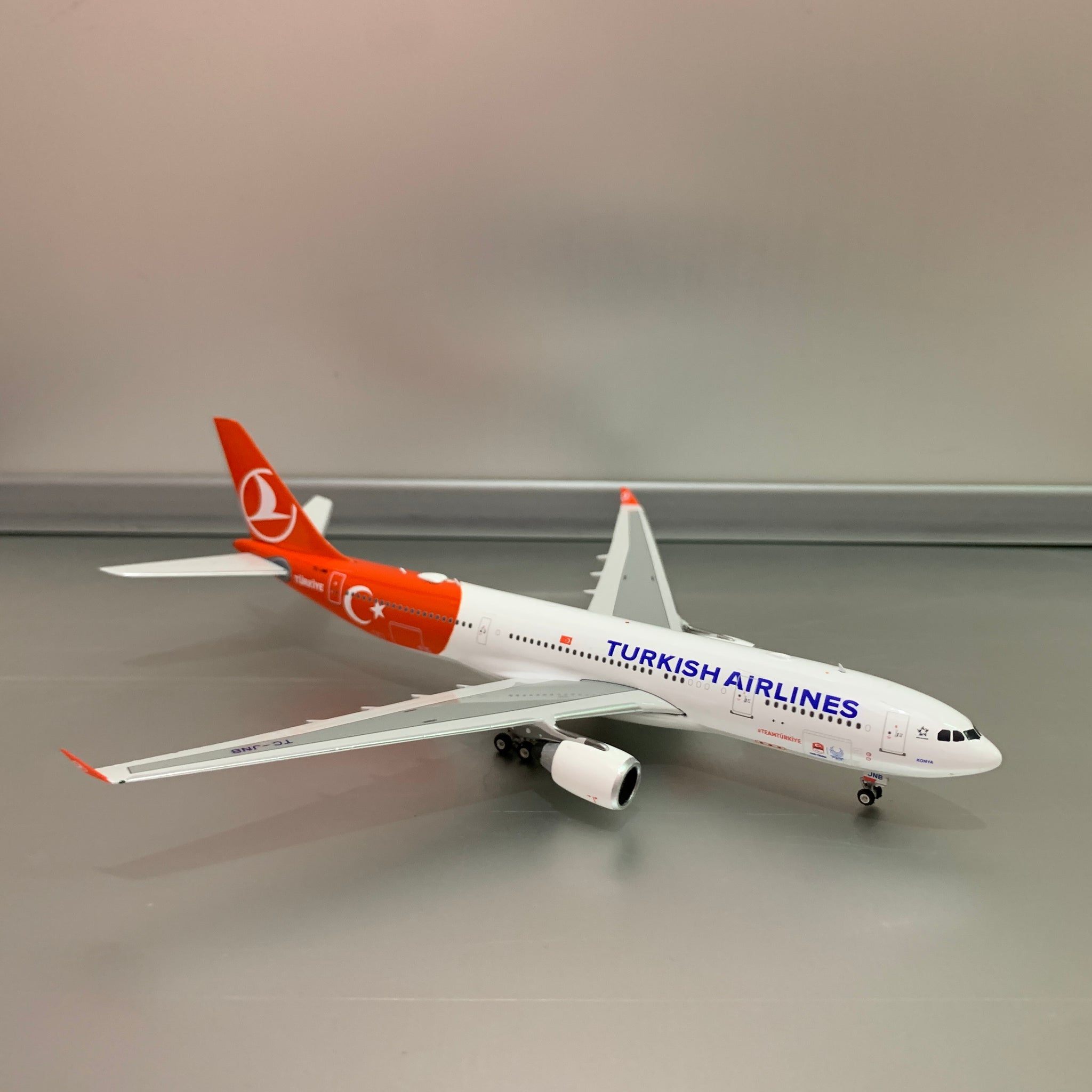 Turkish A330-200 TC-JNB Phoenix 1:400