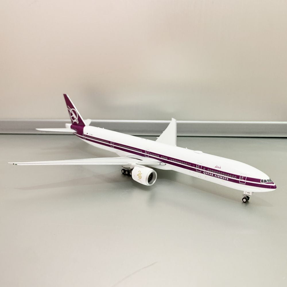 Qatar Airways B777-300er A7-BAC Phoenix 1:400