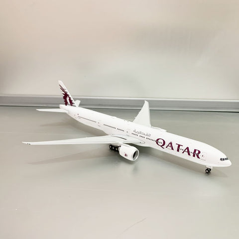 Qatar Airways B777-300er A7-BOB Phoenix 1:400