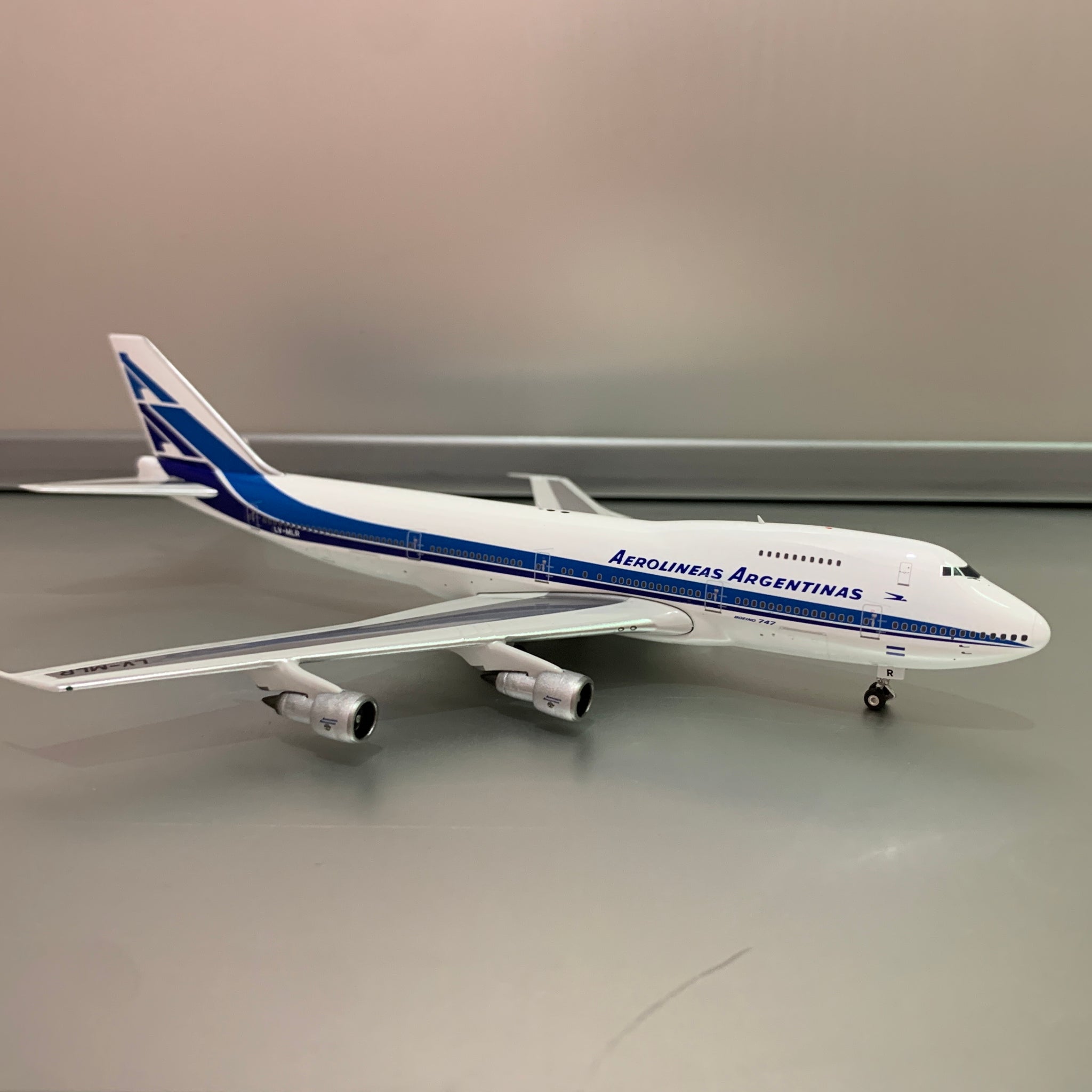 Aerolineas Argentinas B747-200 LV-MLR Phoenix 1:400