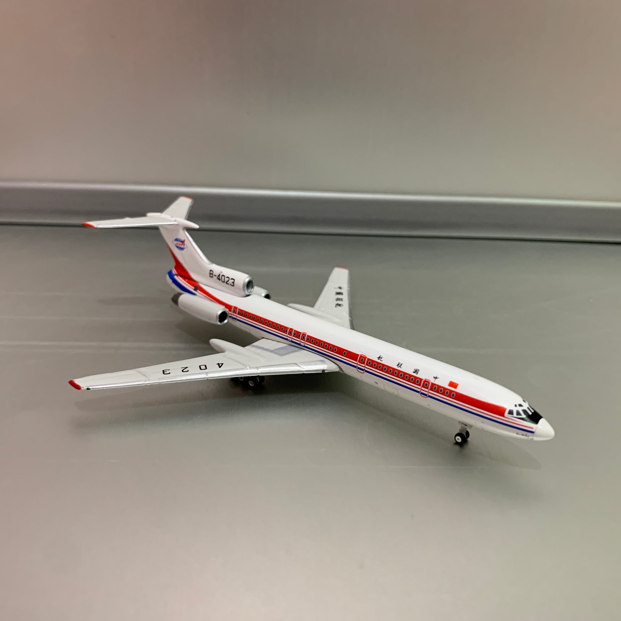 China United TU-154M B-4023 Phoenix 1:400