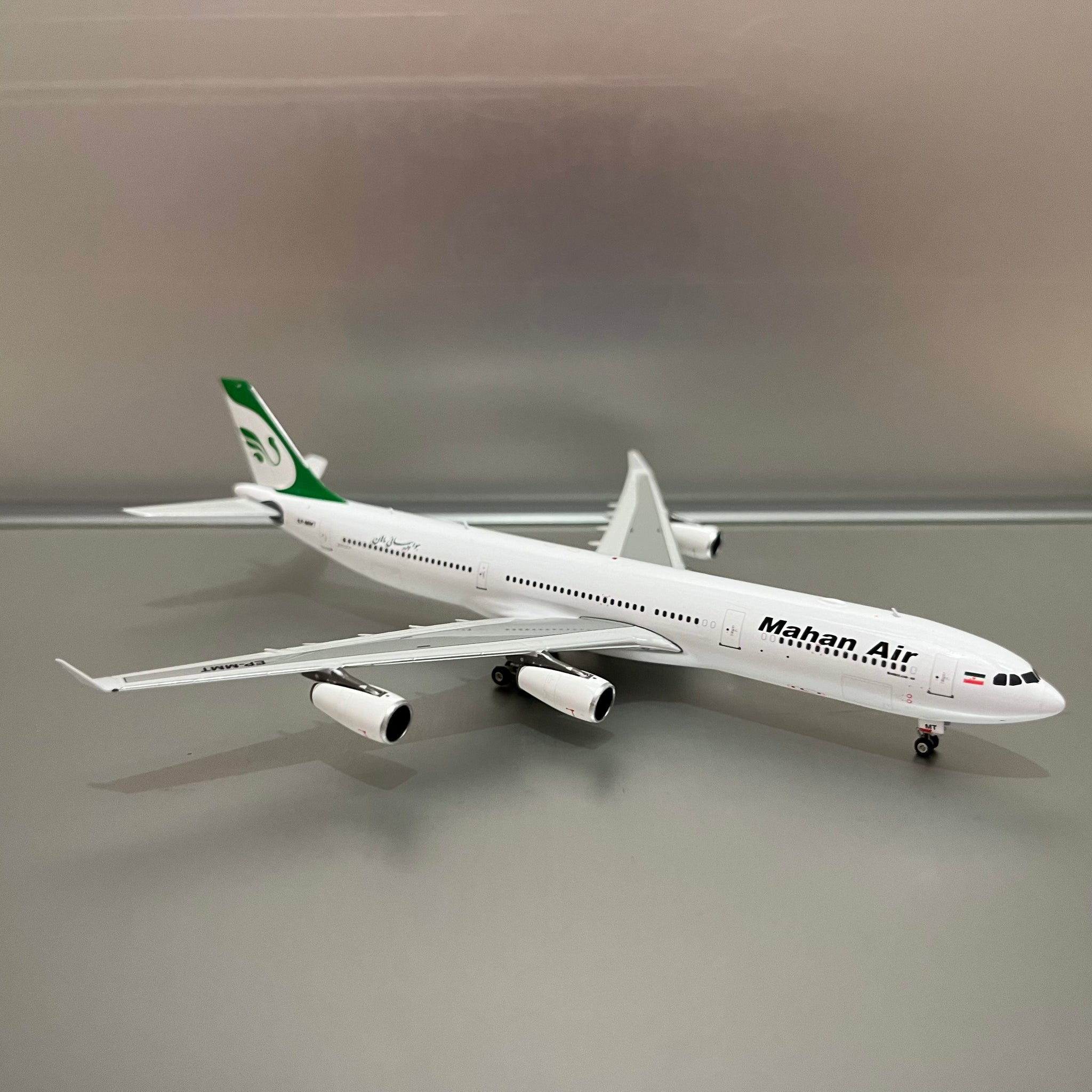 Mahan-Air-A340-300-EP-MMT-Phoenix-1:400