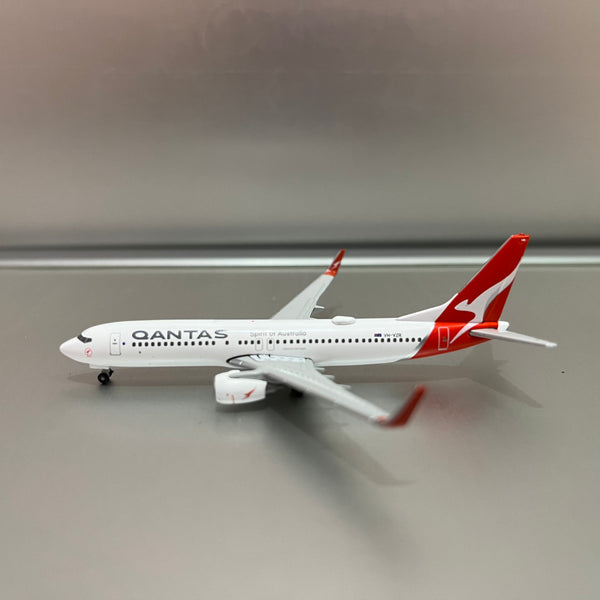 Qantas-B737-800-VH-VZR-Coral-Bay-Herpa-1:500