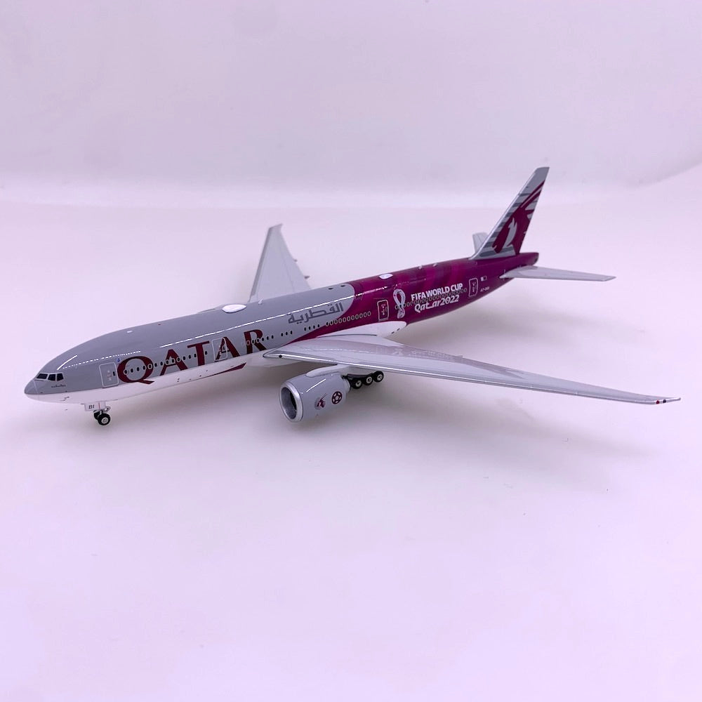 Qatar Airlnes B777-200LR  Reg no. Phoenix 1:400