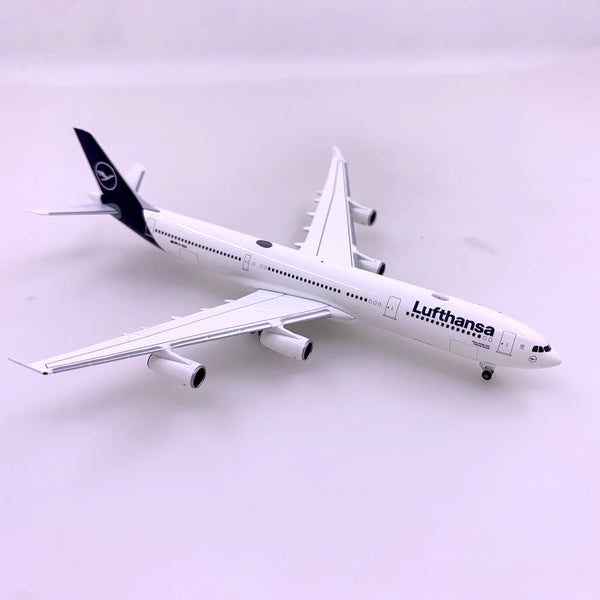 Lufthansa A340-300   Reg no.  Phoenix 1:400