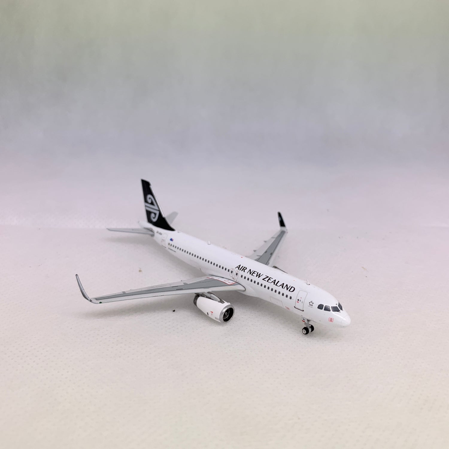 Air New Zealand A320-200 ZK-OXA Phoenix 1:400