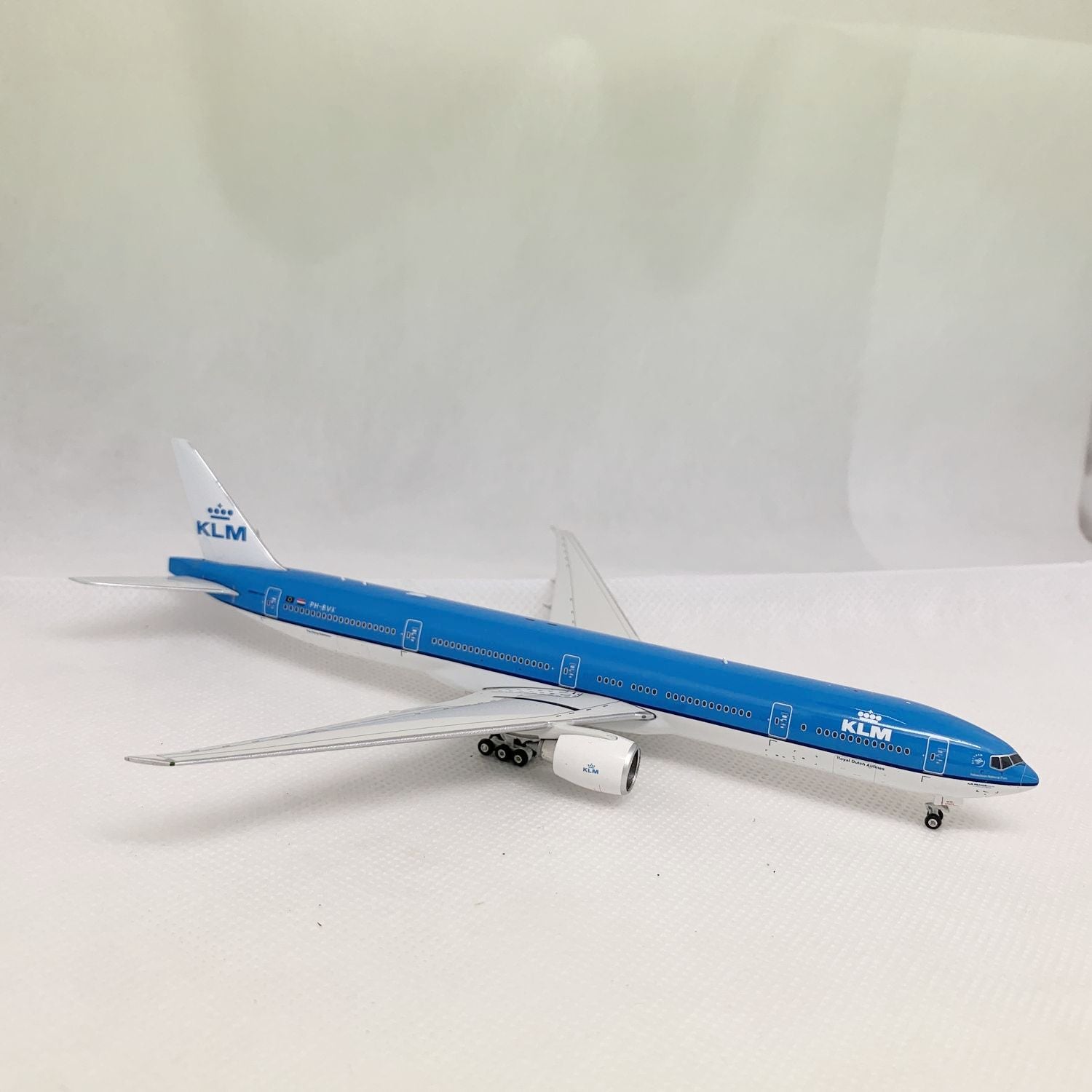 Egypt Air B777-300ER SU-60R Phoenix 1:400