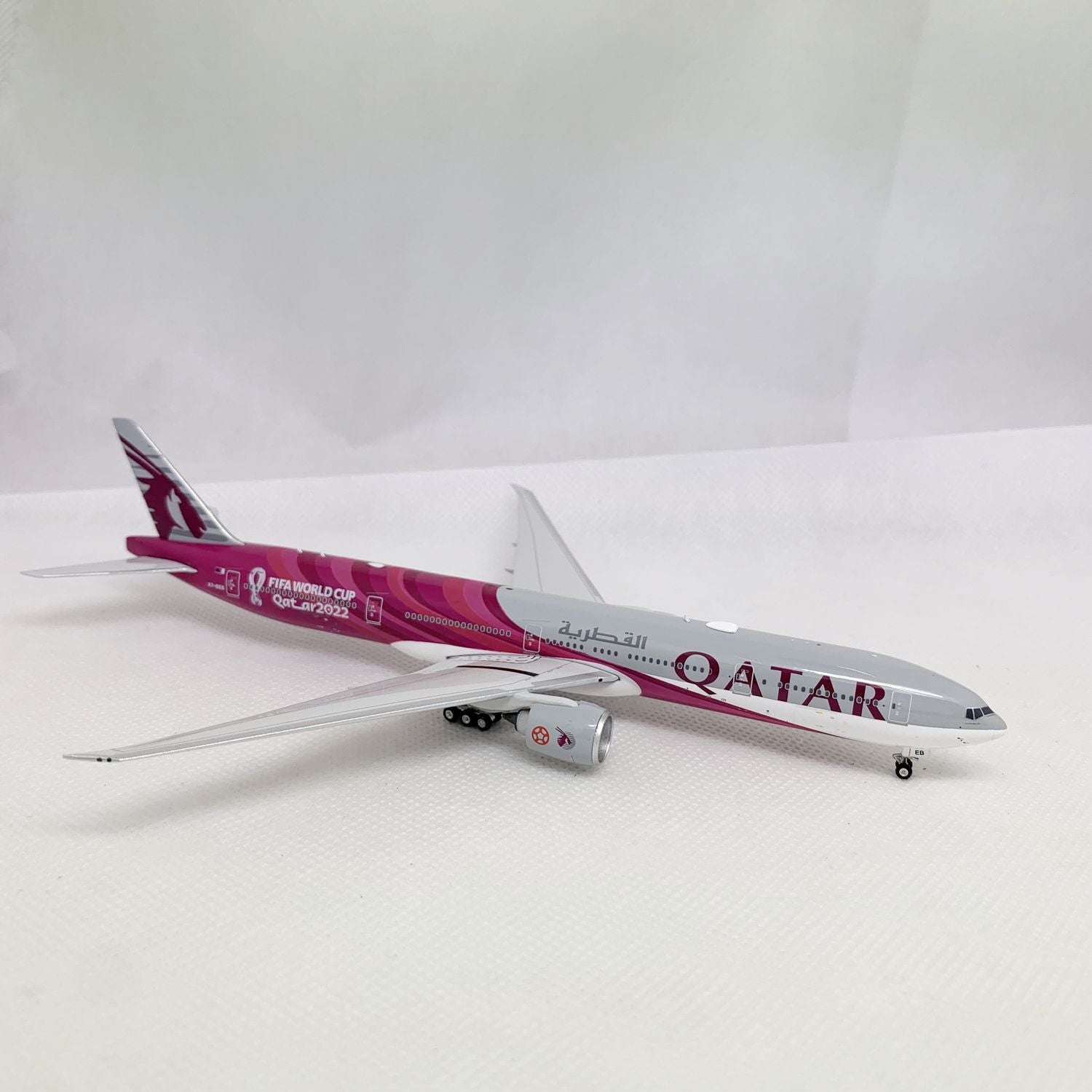 Qatar Airways B777-300ER A7-BEB Phoenix 1:400