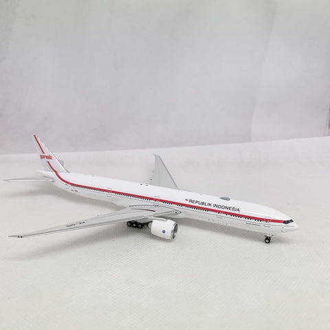 Republik Indonesia B777-300ER PK-GIG Phoenix 1:400