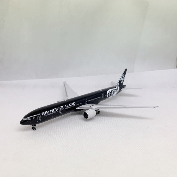 Air New Zealand B777-300ER ZK-OKQ Phoenix 1:400