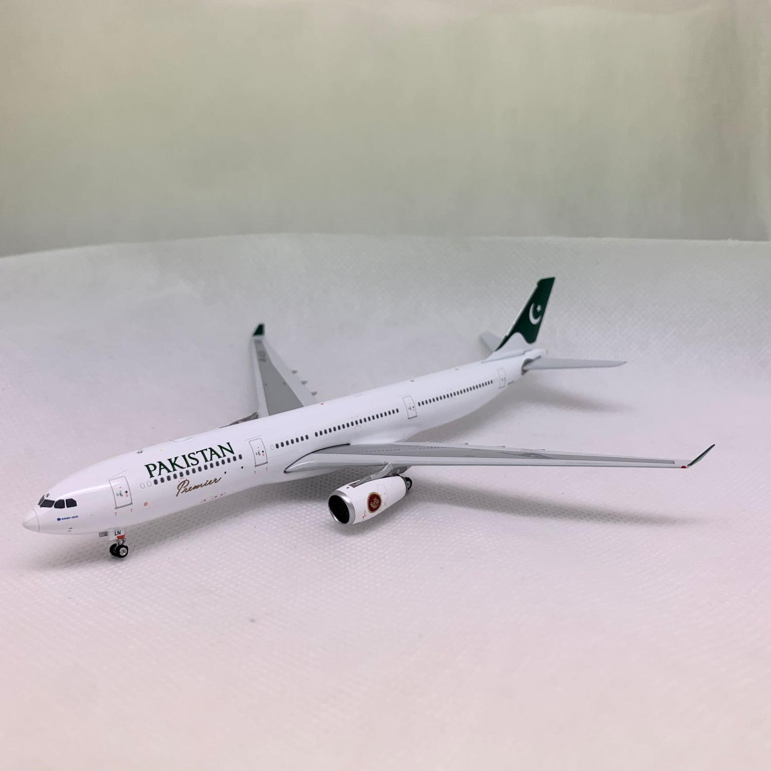 Pakistan International A330-300 4R-ALN Phoenix 1:400