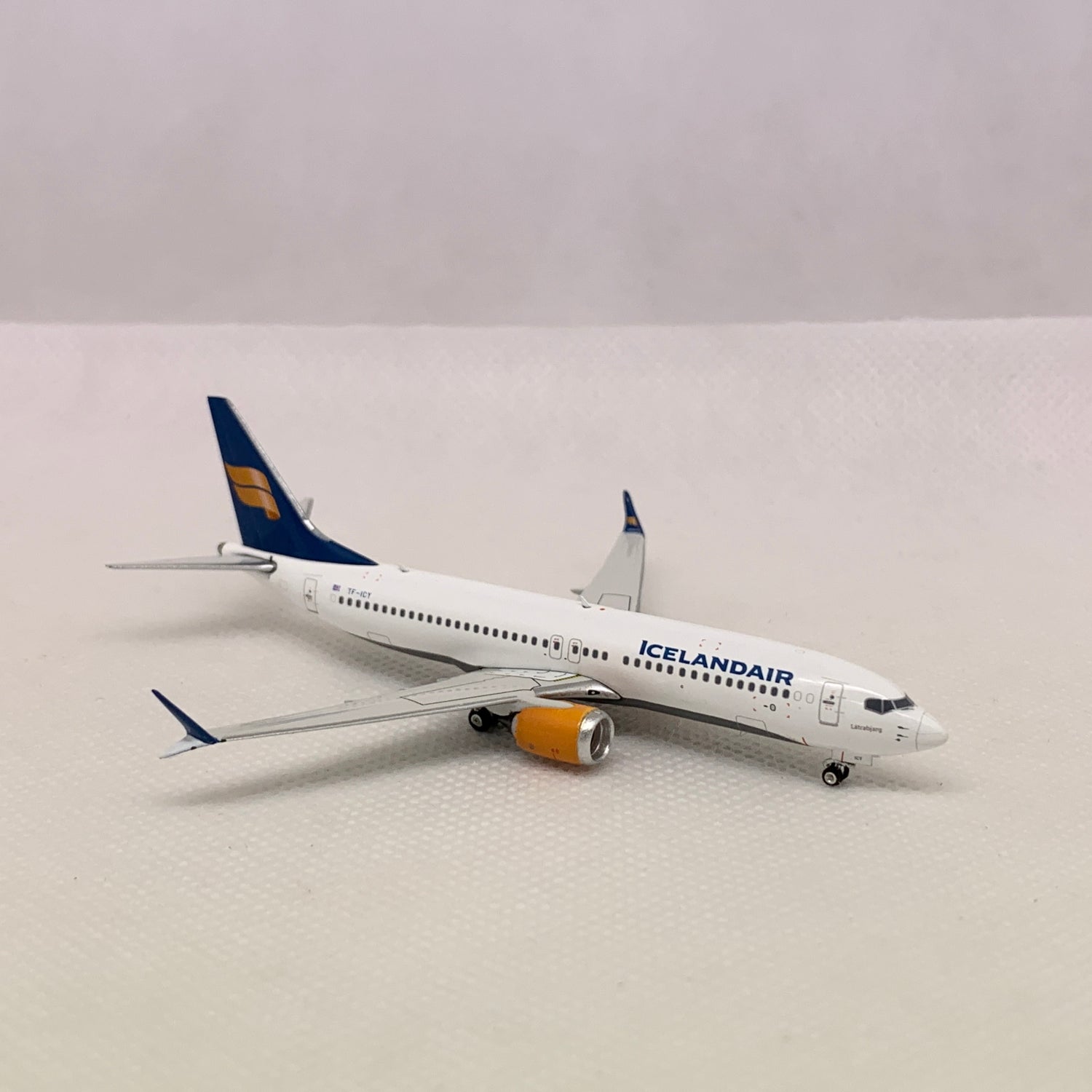 ICELANDAIR B737-8MAX TF-ICY Phoenix 1:400