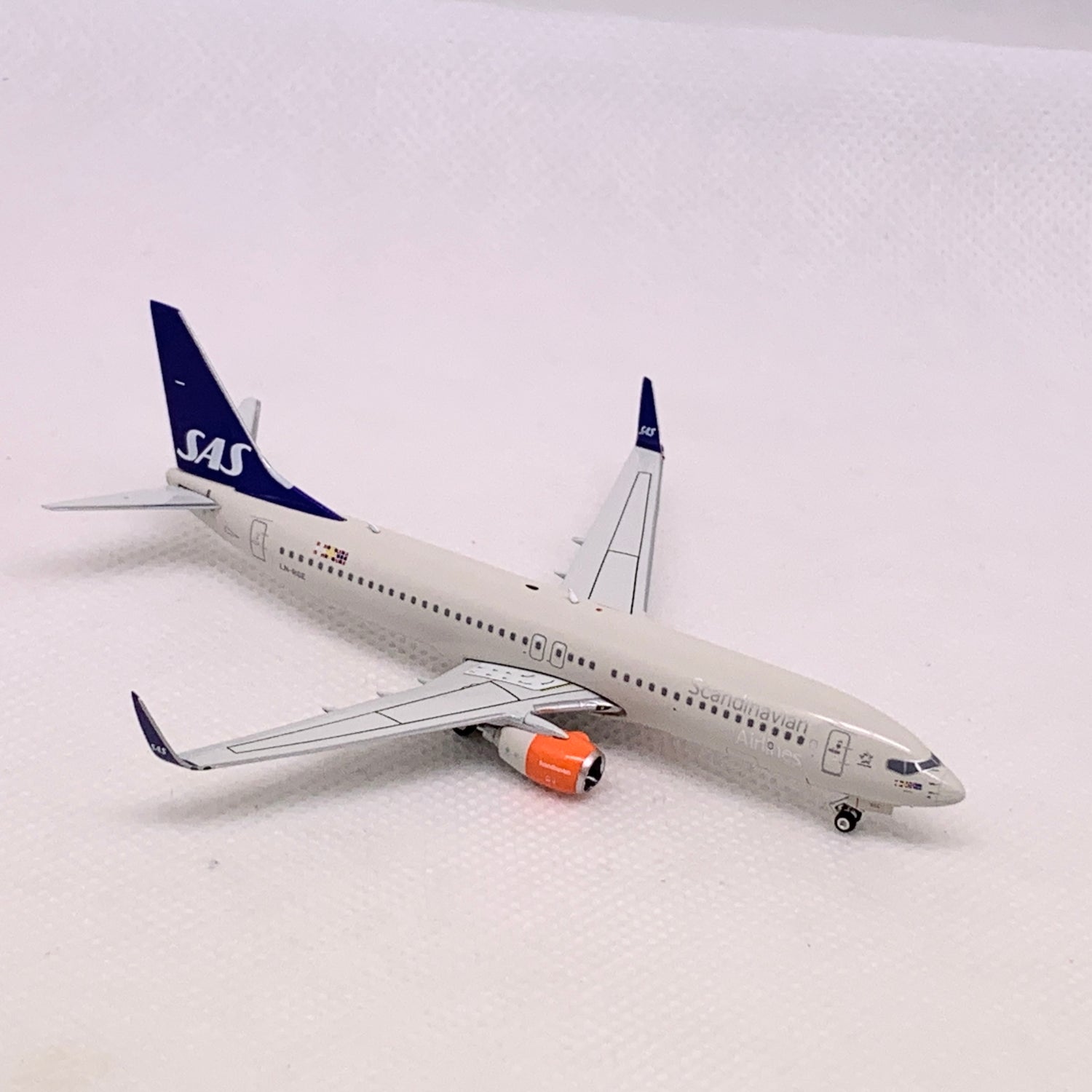 SAS B737-800 LN-RGE Phoenix 1:400