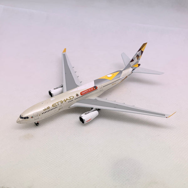 Etihad Airways A330-200 Happy11.11 A6-EFD Phoenix 1:400