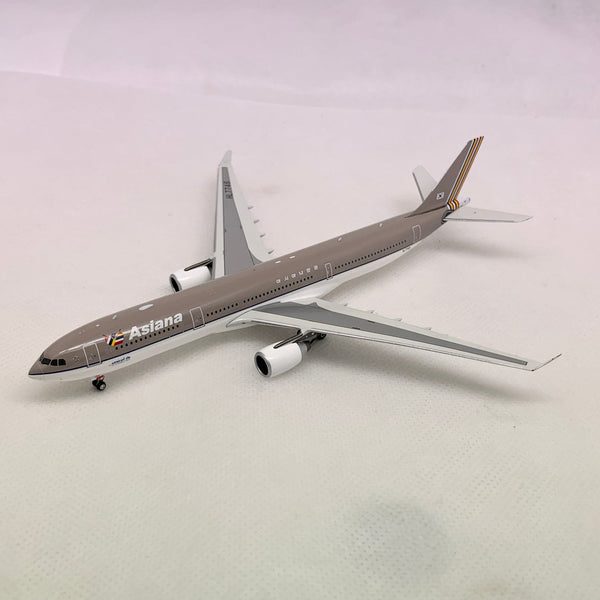 Asiana Airlines A330-300 The heart of Aviation HL7746 Phoenix 1:400