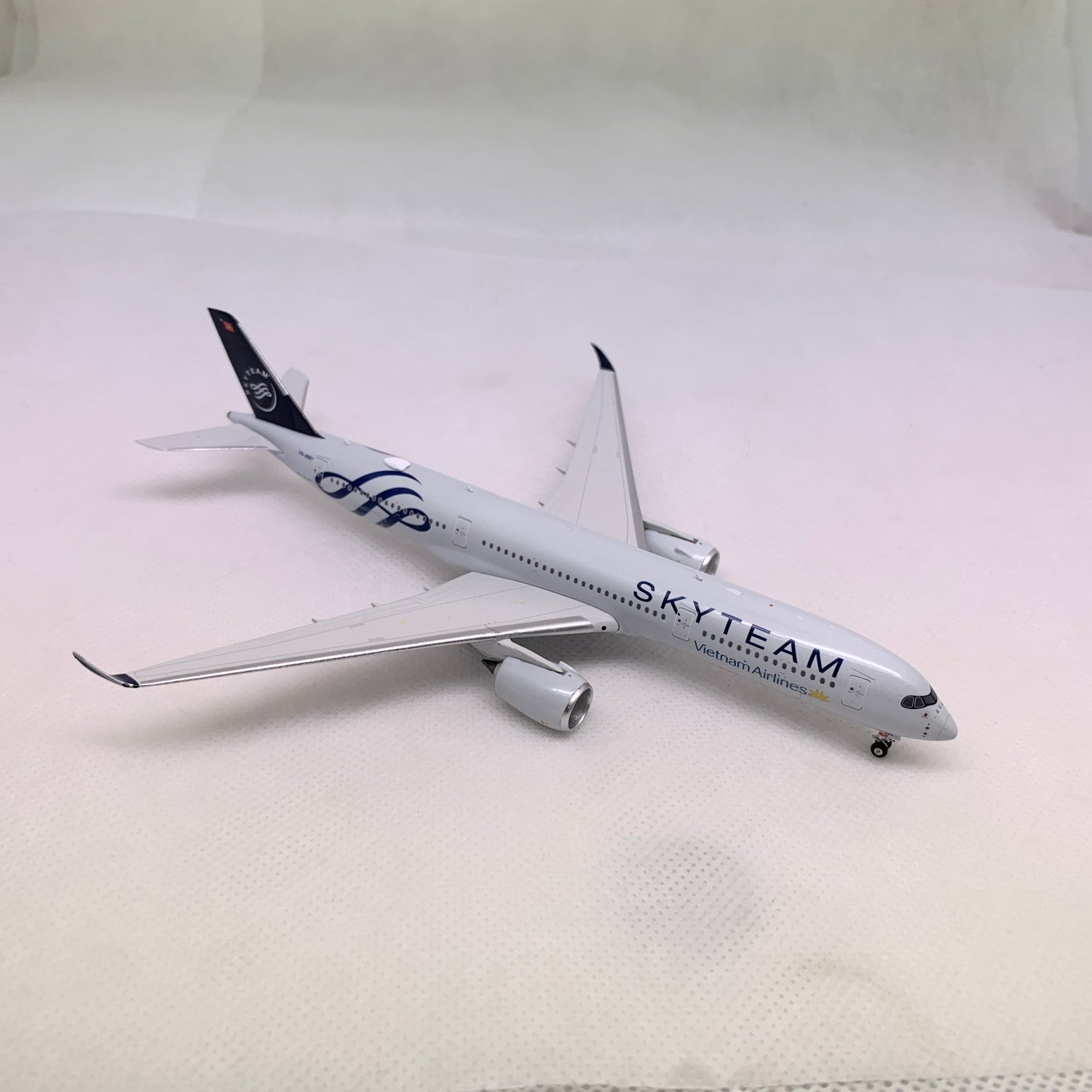 Vietnam Airlines A350-900 Skyteam VN-A897 Phoenix 1:400