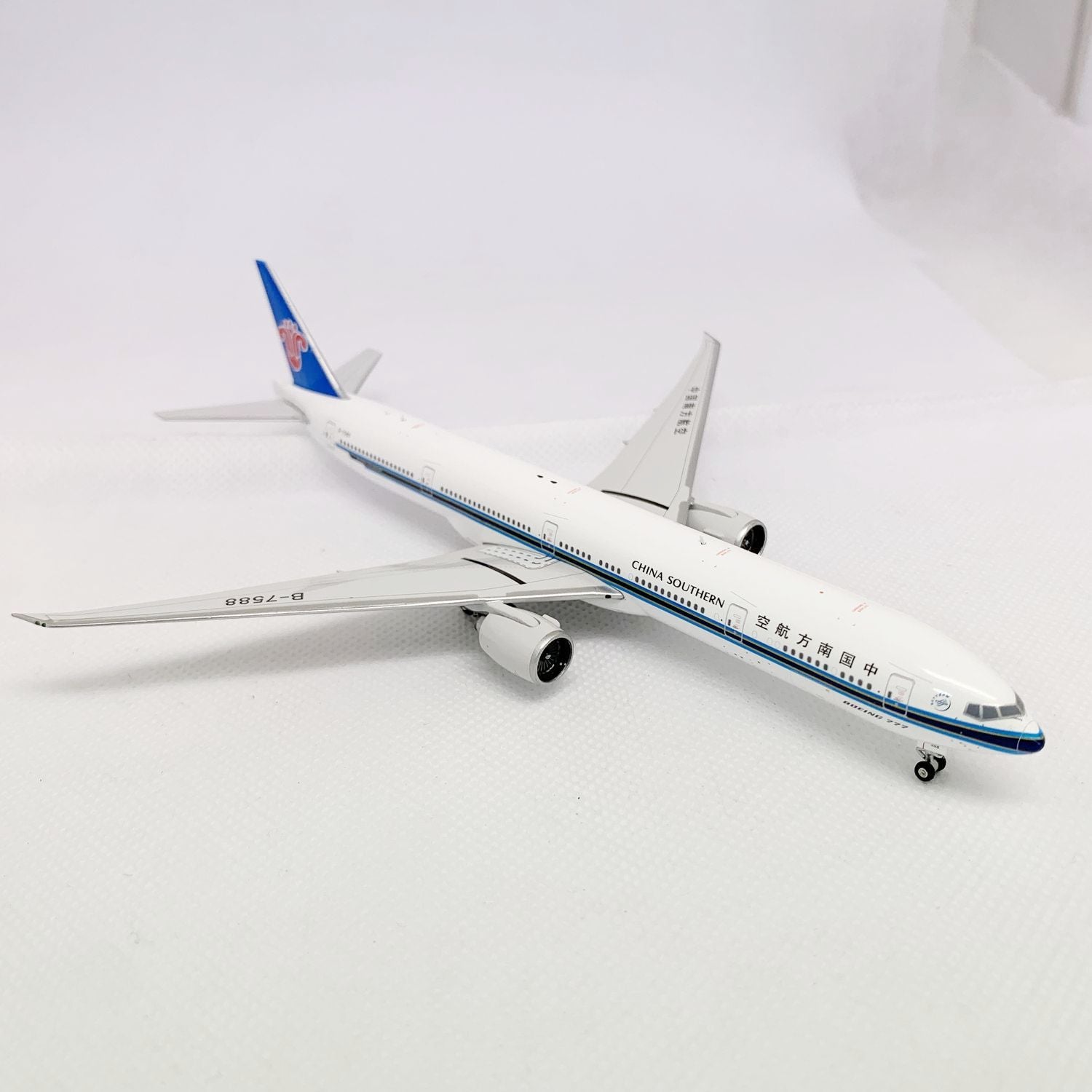 China Southern B777-300ER B-7588 Phoenix 1:400