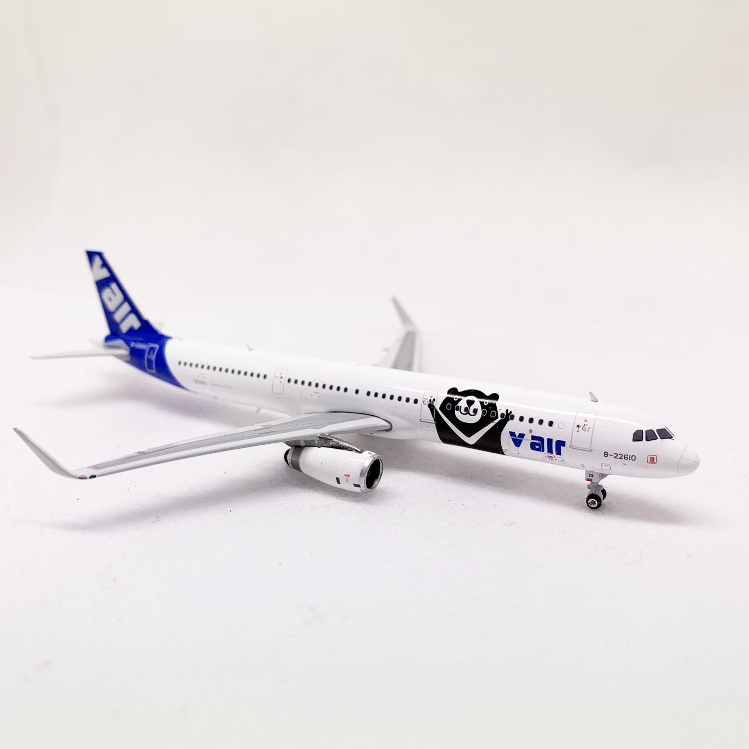 V air A321 B-22610 Phoenix 1:400