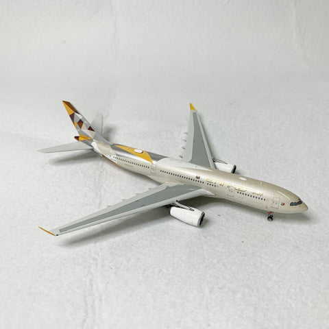 Etihad Airways A330-200 A6-EYD Phoenix 1:400