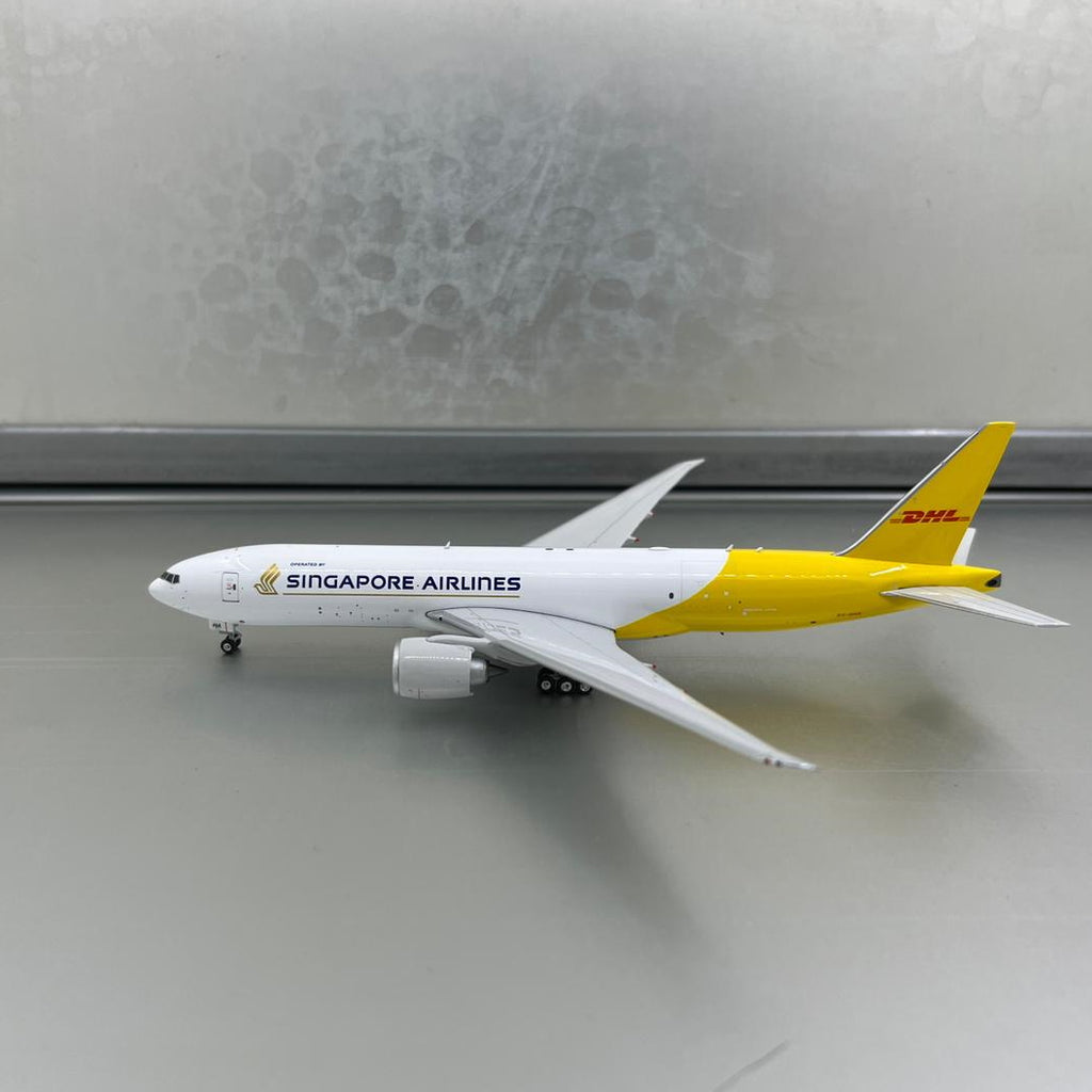 Singapore Airlines B777-200 LRF DHL 9V-DHA Phoenix 1:400 