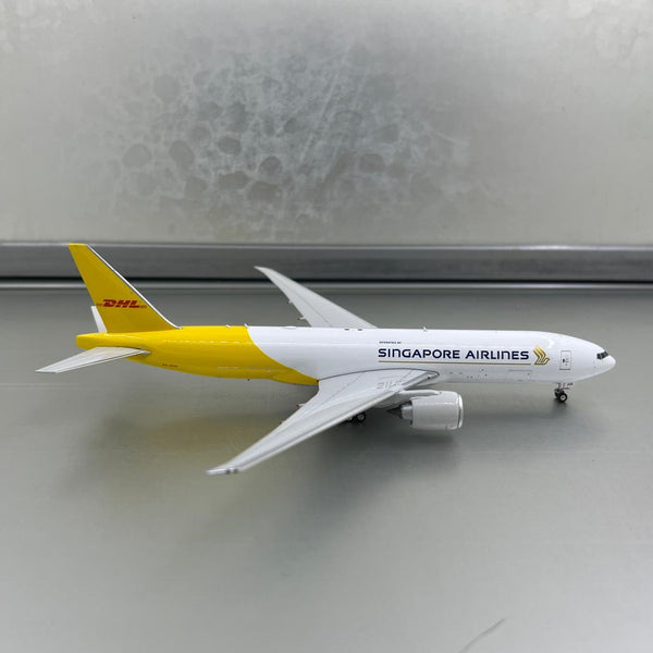 Singapore Airlines B777-200 LRF DHL 9V-DHA Phoenix 1:400