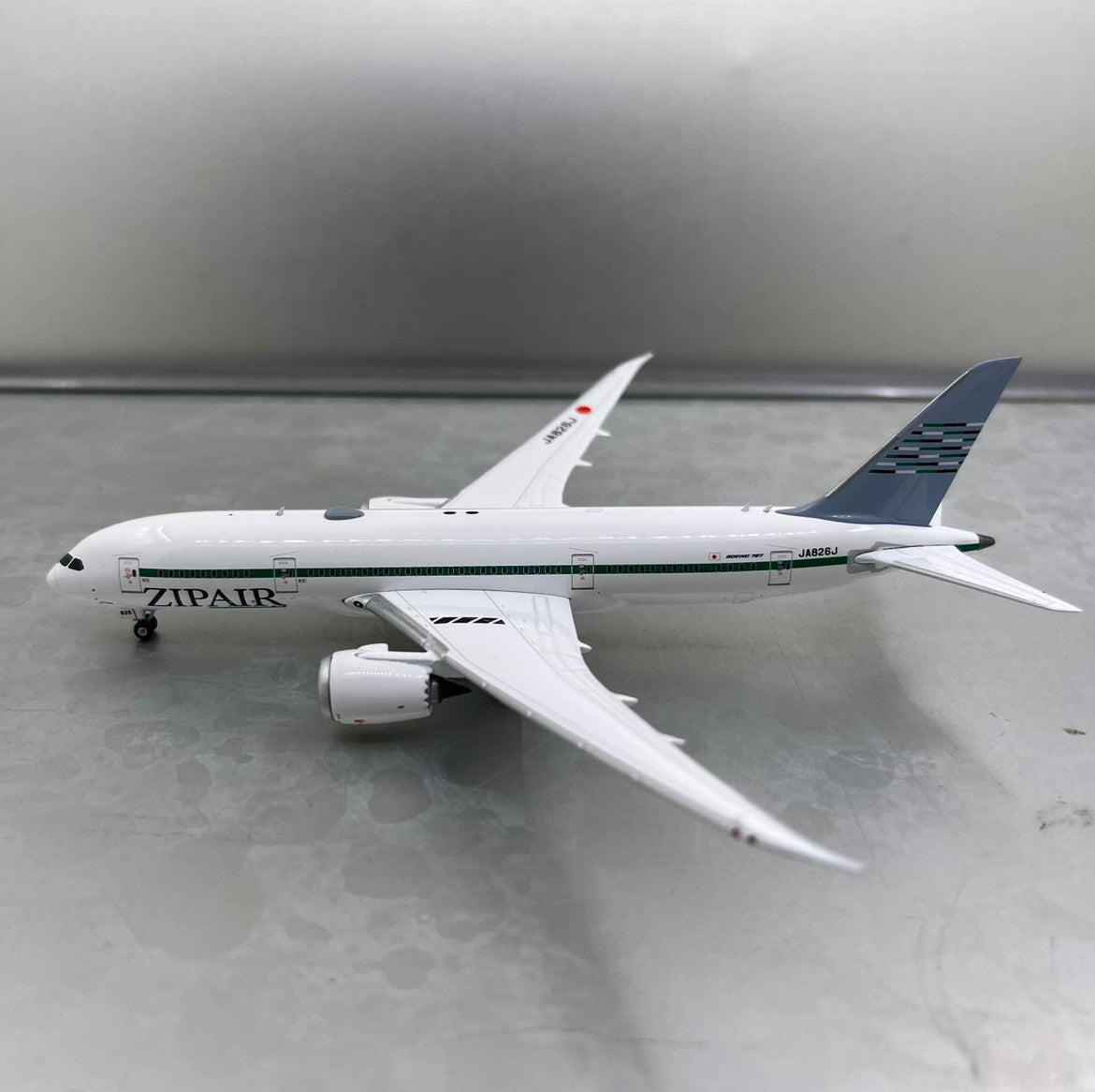 ZIP Air Tokyo B787-8 JA826J  Phoenix 1:400